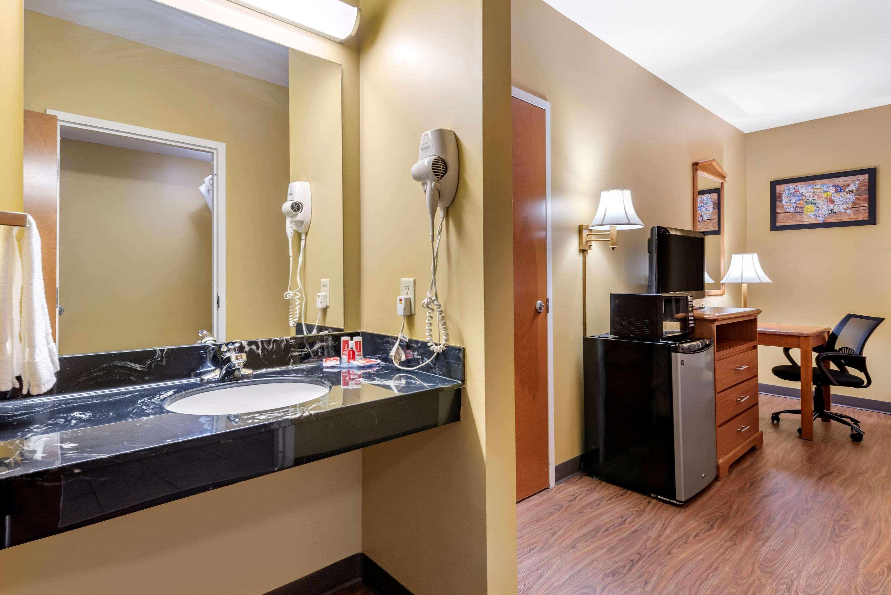 Econo Lodge Louisville Airport Εξωτερικό φωτογραφία
