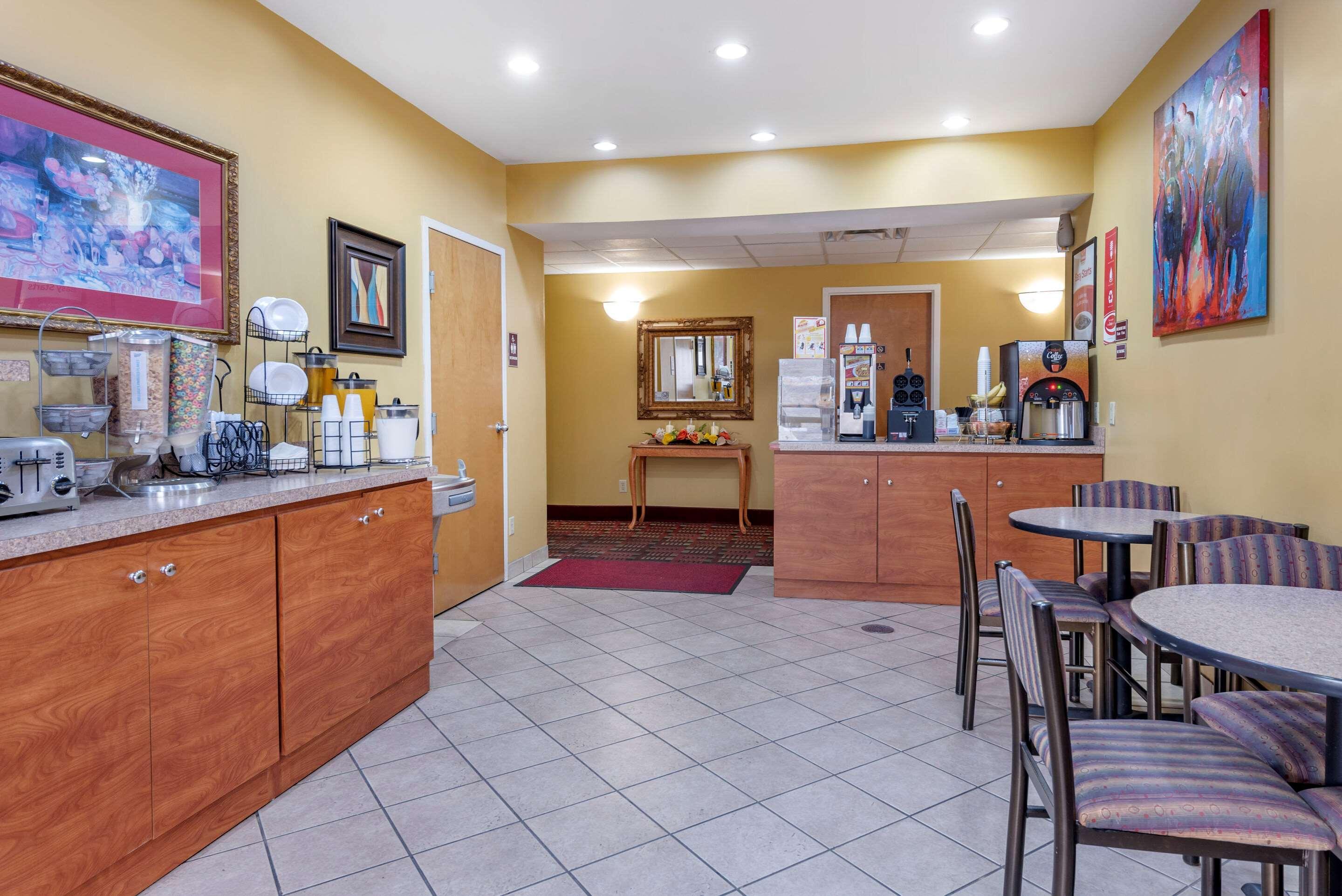 Econo Lodge Louisville Airport Εξωτερικό φωτογραφία