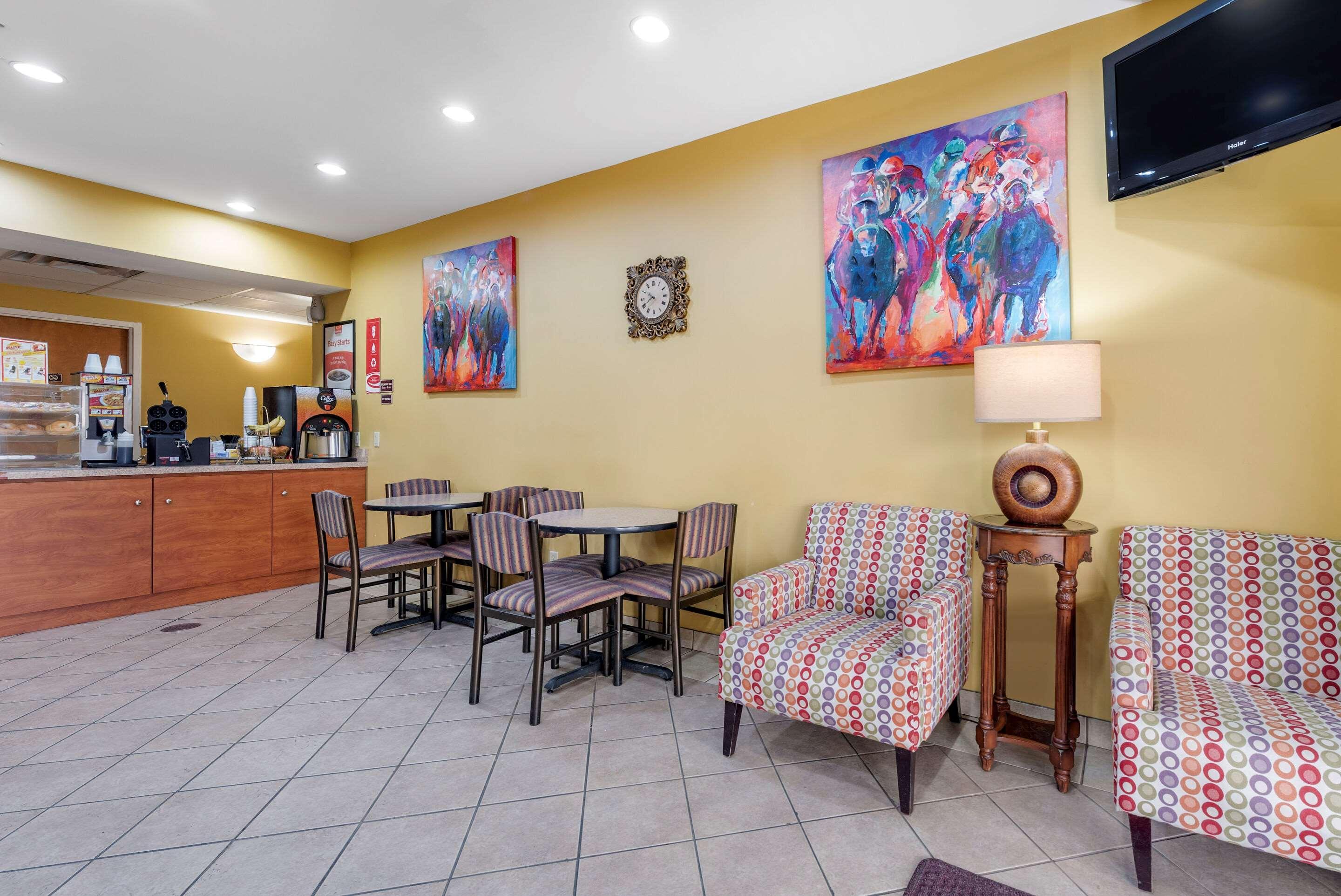 Econo Lodge Louisville Airport Εξωτερικό φωτογραφία
