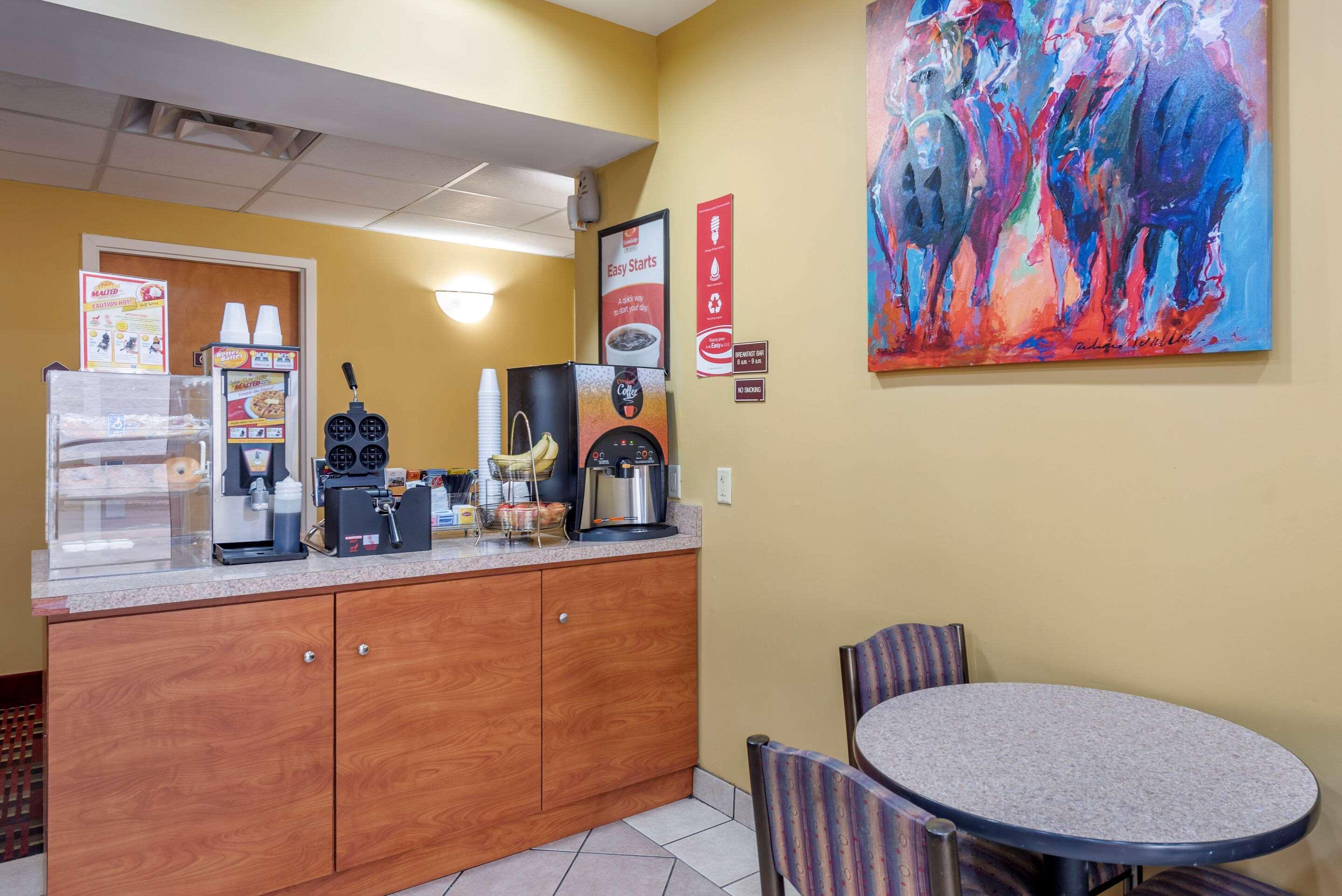 Econo Lodge Louisville Airport Εξωτερικό φωτογραφία